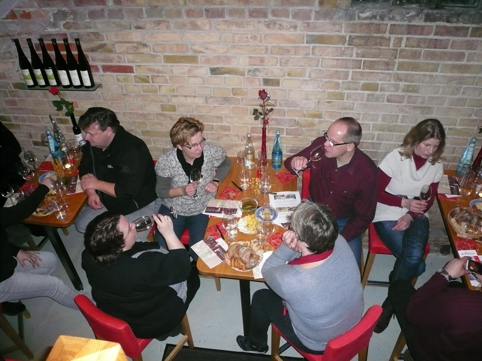 Gäste beim Treffpunkt Vinothek